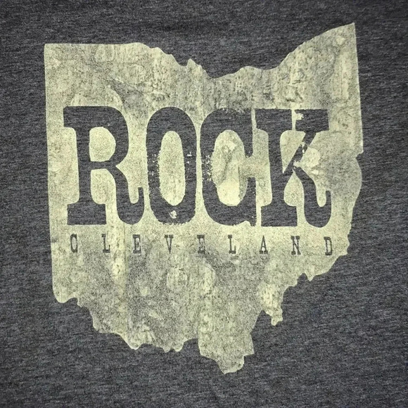 Rock & Roll Hall of Fame Cleveland Ohio Tee Shirt 🎸 - Picture 2 of 3